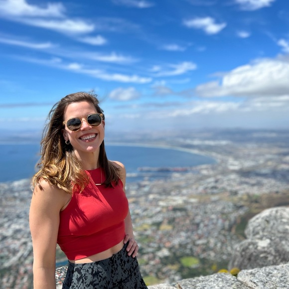 Meet your Posher, Julia - Picture 2 of 3